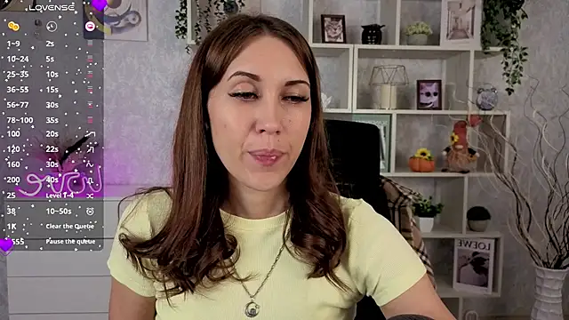 Snapshot of DreamVelour chatting on November 2025 11:18:01 PM DreamVelour online show from November 2025 11:18:01 PM