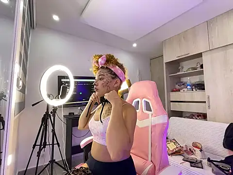 Snapshot of Gaby_002 chatting on October 2025 11:33:02 AM Gaby 002 online show from October 2025 11:33:02 AM