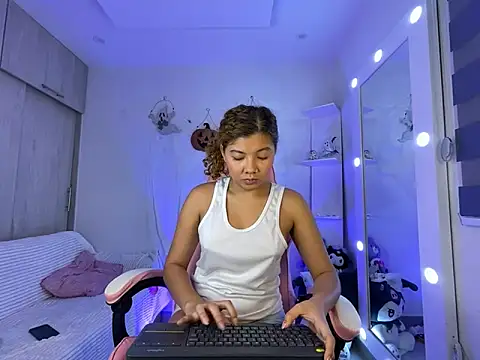 Snapshot of Gaby_002 chatting on November 2025 11:01:02 AM Gaby 002 online show from November 2025 11:01:02 AM