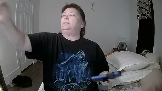 Snapshot of Buggy1965 chatting on December 2025 02:04:01 PM Buggy1965 online show from December 2025 02:04:01 PM