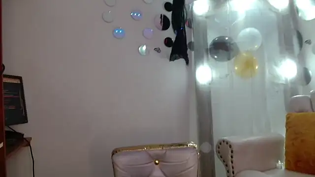 Nina Roser online show from October 2025 01:01:02 PM