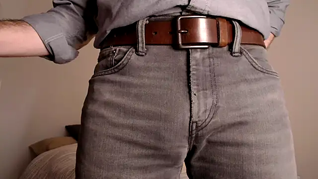 Snapshot of an_expose chatting on October 2025 09:13:01 PM an expose online show from October 2025 09:13:01 PM