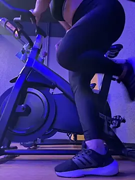 Anavalle online show from October 2025 05:00:01 PM