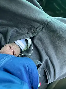 Snapshot of henrique61 chatting on October 2025 01:30:02 PM henrique61 online show from October 2025 01:30:02 PM