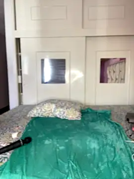 PrettyLia online show from December 2025 08:25:01 PM