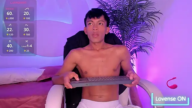 Snapshot of Santti_ chatting on October 2025 11:13:02 PM Santti online show from October 2025 11:13:02 PM