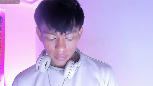 Snapshot of Santti_ chatting on October 2025 01:23:02 PM Santti online show from October 2025 01:23:02 PM