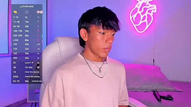 Snapshot of Santti_ chatting on November 2025 10:19:02 PM Santti online show from November 2025 10:19:02 PM