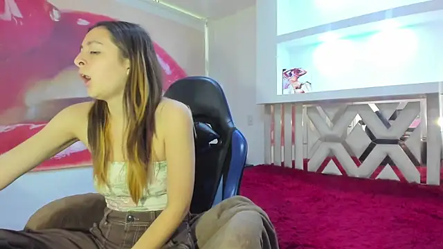 lala clark online show from October 2025 12:01:02 PM