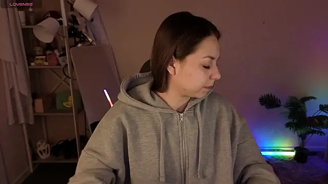 Al1ice Moures online show from April 2026 09:21:02 AM