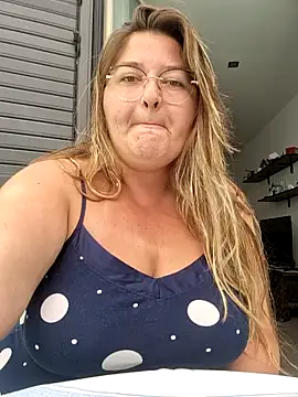 Snapshot of HornyBella88 chatting on September 2025 09:35:02 AM HornyBella88 online show from September 2025 09:35:02 AM