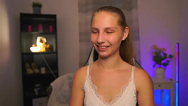 Snapshot of emmie_murray chatting on June 2026 06:56:01 PM emmie murray online show from June 2026 06:56:01 PM