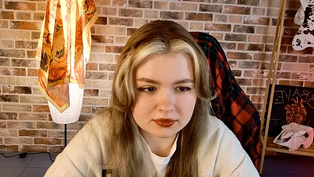 Snapshot of HaleySun chatting on September 2025 03:27:02 PM HaleySun online show from September 2025 03:27:02 PM