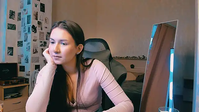 raviolly046 online show from October 2025 12:28:02 PM