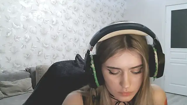 Snapshot of JerrieLoosle chatting on September 2025 05:51:01 PM JerrieLoosle online show from September 2025 05:51:01 PM