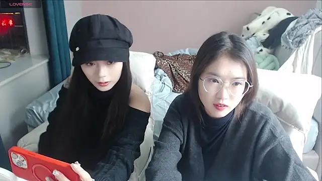 Snapshot of redrose520 chatting on November 2025 12:47:01 PM redrose520 online show from November 2025 12:47:01 PM