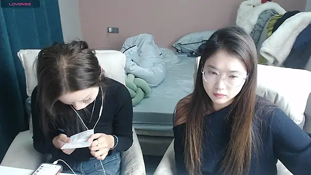 Snapshot of redrose520 chatting on November 2025 11:43:02 AM redrose520 online show from November 2025 11:43:02 AM