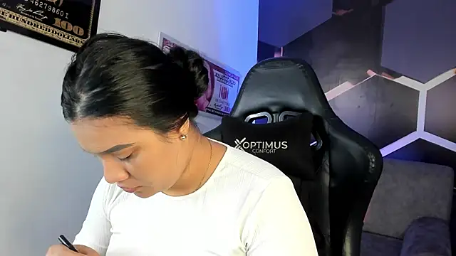 Snapshot of Tamara_Johnss_ chatting on November 2025 02:43:01 AM Tamara Johnss online show from November 2025 02:43:01 AM