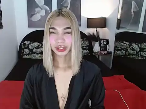 Snapshot of julietdelaveigne chatting on October 2025 01:57:02 PM julietdelaveigne online show from October 2025 01:57:02 PM
