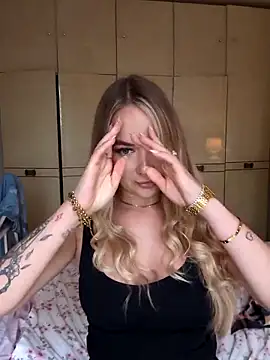 Snapshot of BarbieDolly_x chatting on October 2025 02:03:02 PM BarbieDolly x online show from October 2025 02:03:02 PM