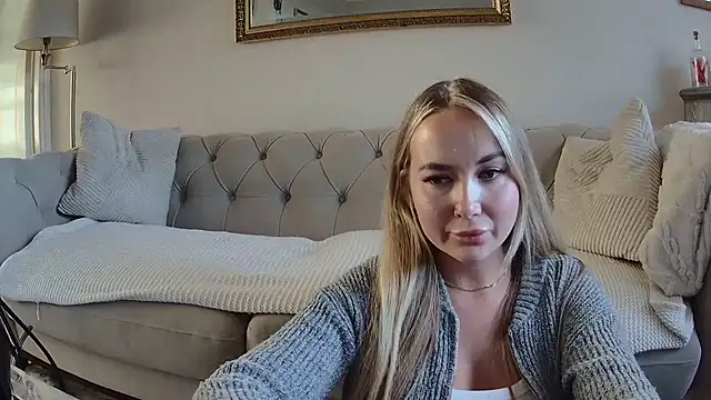 Snapshot of BarbieDolly_x chatting on October 2025 04:37:02 PM BarbieDolly x online show from October 2025 04:37:02 PM