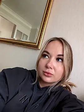 Snapshot of BarbieDolly_x chatting on October 2025 03:12:02 PM BarbieDolly x online show from October 2025 03:12:02 PM