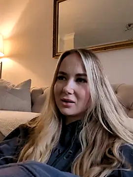 Snapshot of BarbieDolly_x chatting on October 2025 03:56:02 PM BarbieDolly x online show from October 2025 03:56:02 PM