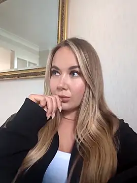 Snapshot of BarbieDolly_x chatting on October 2025 02:13:01 PM BarbieDolly x online show from October 2025 02:13:01 PM