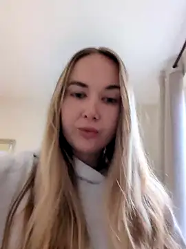 Snapshot of BarbieDolly_x chatting on October 2025 02:07:02 PM BarbieDolly x online show from October 2025 02:07:02 PM