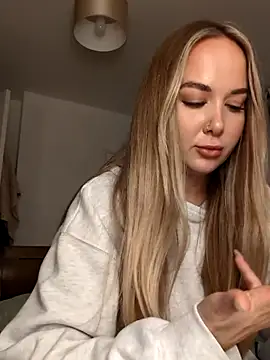 Snapshot of BarbieDolly_x chatting on November 2025 07:45:01 PM BarbieDolly x online show from November 2025 07:45:01 PM