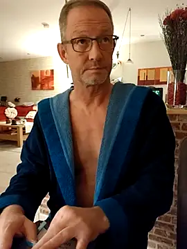 TommyTom76 online show from November 2025 08:20:01 PM