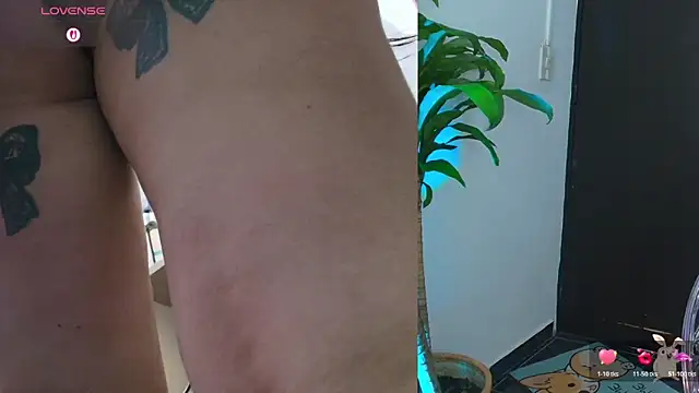 Snapshot of Hinata_21_ chatting on October 2025 05:35:02 PM Hinata 21 online show from October 2025 05:35:02 PM