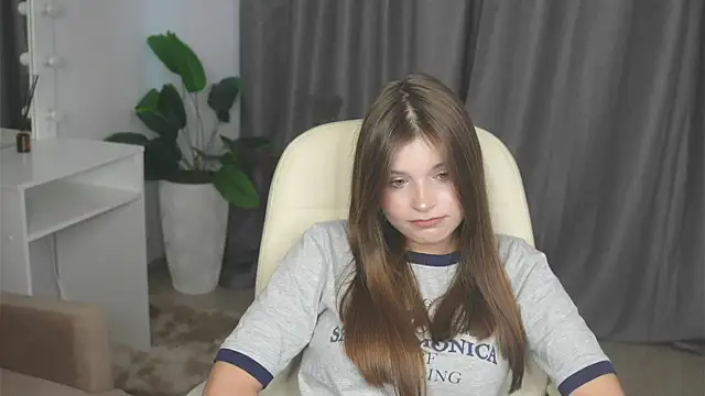 Snapshot of AlexisStrazza chatting on September 2025 07:56:02 AM AlexisStrazza online show from September 2025 07:56:02 AM