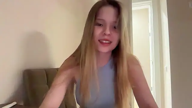 Snapshot of CandysRose chatting on May 2026 08:58:02 PM CandysRose online show from May 2026 08:58:02 PM