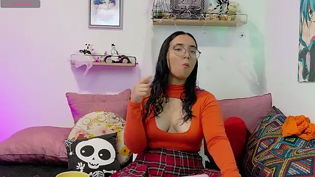 LucyDerby online show from October 2025 11:15:02 PM