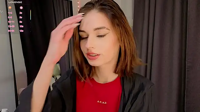 Snapshot of LunaraRada chatting on October 2025 04:05:01 PM LunaraRada online show from October 2025 04:05:01 PM