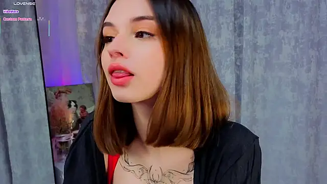 Snapshot of LunaraRada chatting on November 2025 03:23:02 PM LunaraRada online show from November 2025 03:23:02 PM