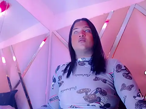 AuroraRoss online show from October 2025 07:04:02 PM