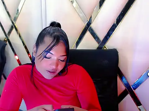 AuroraRoss online show from October 2025 11:33:02 AM