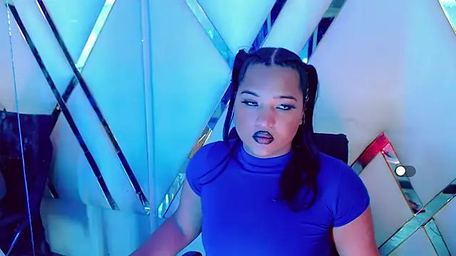 AuroraRoss online show from October 2025 07:21:02 PM