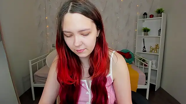 Monica  Queen online show from November 2025 12:05:01 AM