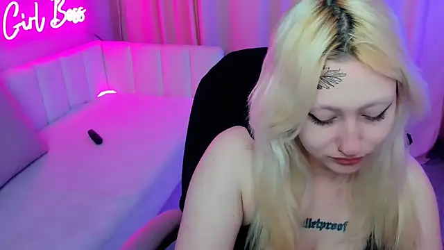 JuliaSharkk online show from September 2025 01:49:01 PM