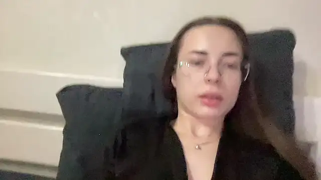 Snapshot of Feynelle chatting on October 2025 09:10:02 PM Feynelle online show from October 2025 09:10:02 PM