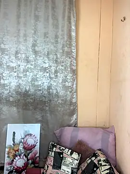 Caramel102004 online show from October 2025 11:00:02 PM