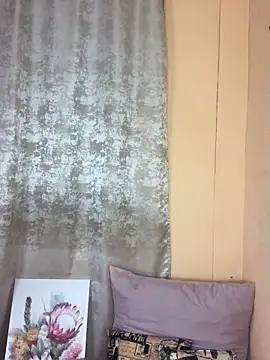 Caramel102004 online show from October 2025 08:20:01 PM