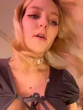 Snapshot of Crystal_Neko chatting on November 2025 03:16:01 PM Crystal Neko online show from November 2025 03:16:01 PM