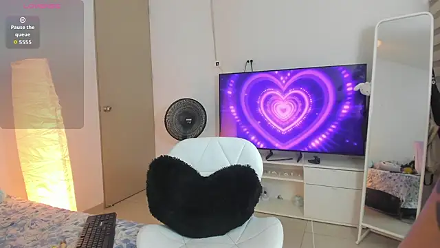 Snapshot of addison_sparkle chatting on February 2026 07:03:02 AM addison sparkle online show from February 2026 07:03:02 AM