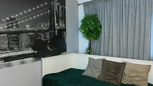 MilaYumi online show from November 2025 07:07:01 AM