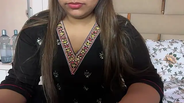 Snapshot of Miss_Rose__ chatting on June 2026 06:27:01 PM Miss Rose online show from June 2026 06:27:01 PM