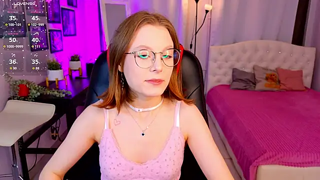 Bubblegum Babe  online show from November 2025 08:11:01 PM